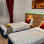 Gazde/Camere de închiriat Center Walk *