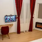 Center Walk Gazde/Camere de închiriat