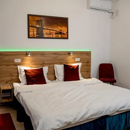 Проживание в семье Center Walk *