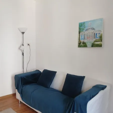 Center Walk Homestay *