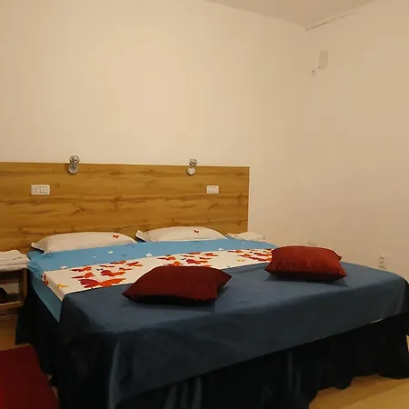 Center Walk Homestay Bucharest